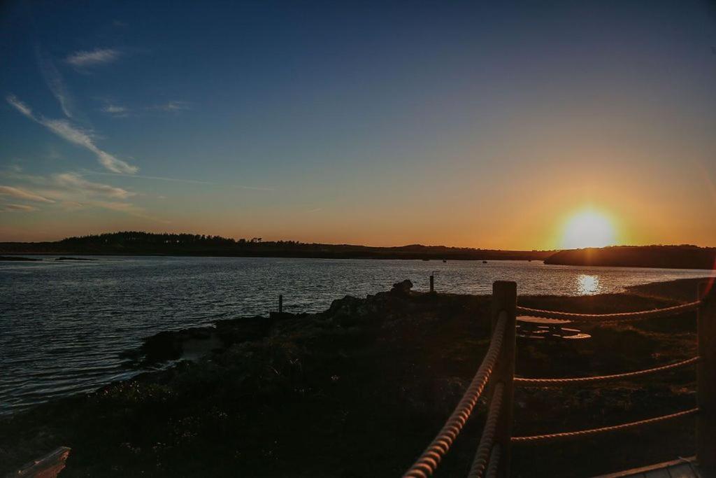 Hen Cymyran Villa Caergeiliog Bagian luar foto