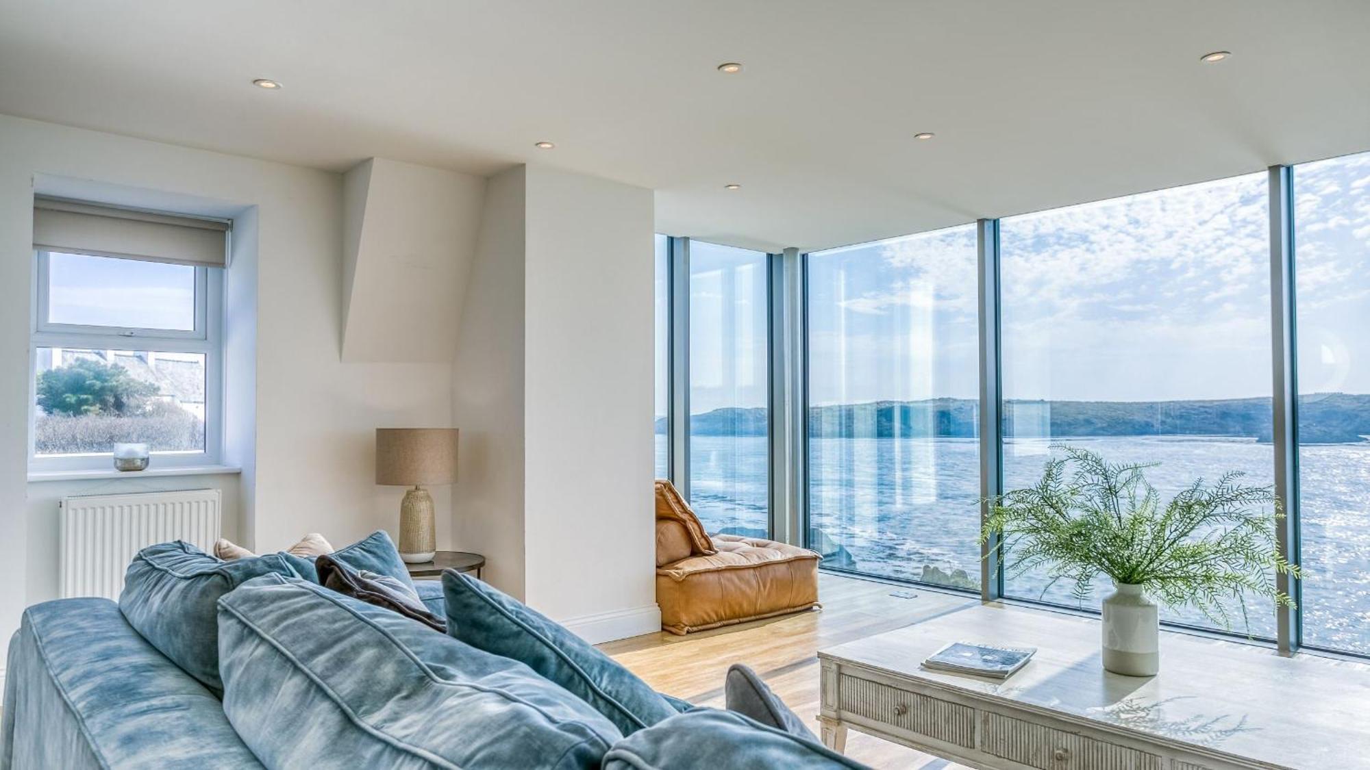 Hen Cymyran Villa Caergeiliog Bagian luar foto